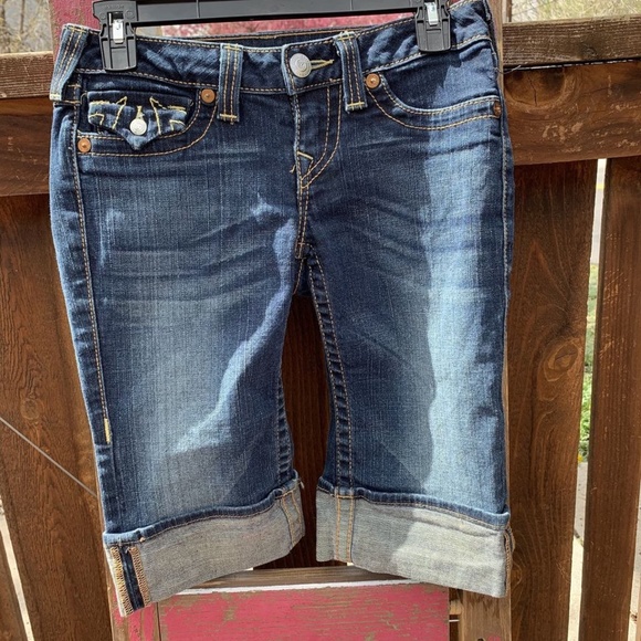 INVENTORY LIQUIDATION SALE! True Religion Long Cuffed Shorts Size 26 - Picture 1 of 6